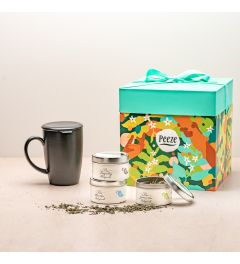 Thee cadeaupakket met zwarte theemok en infuser, speciaal voor de theeliefhebber
